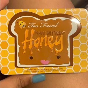 Too faced peanut butter honey pallet